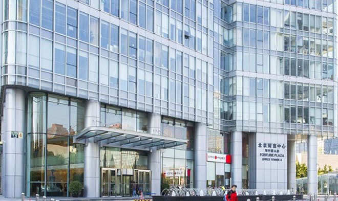 北京财富中心正门图